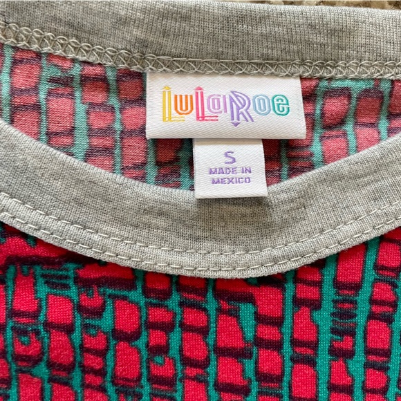Lularoe Randy Baseball Tee Top Light Gray Red Green Size Small - Picture 6 of 8